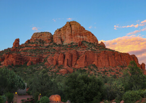 Каньон на фоне голубого неба